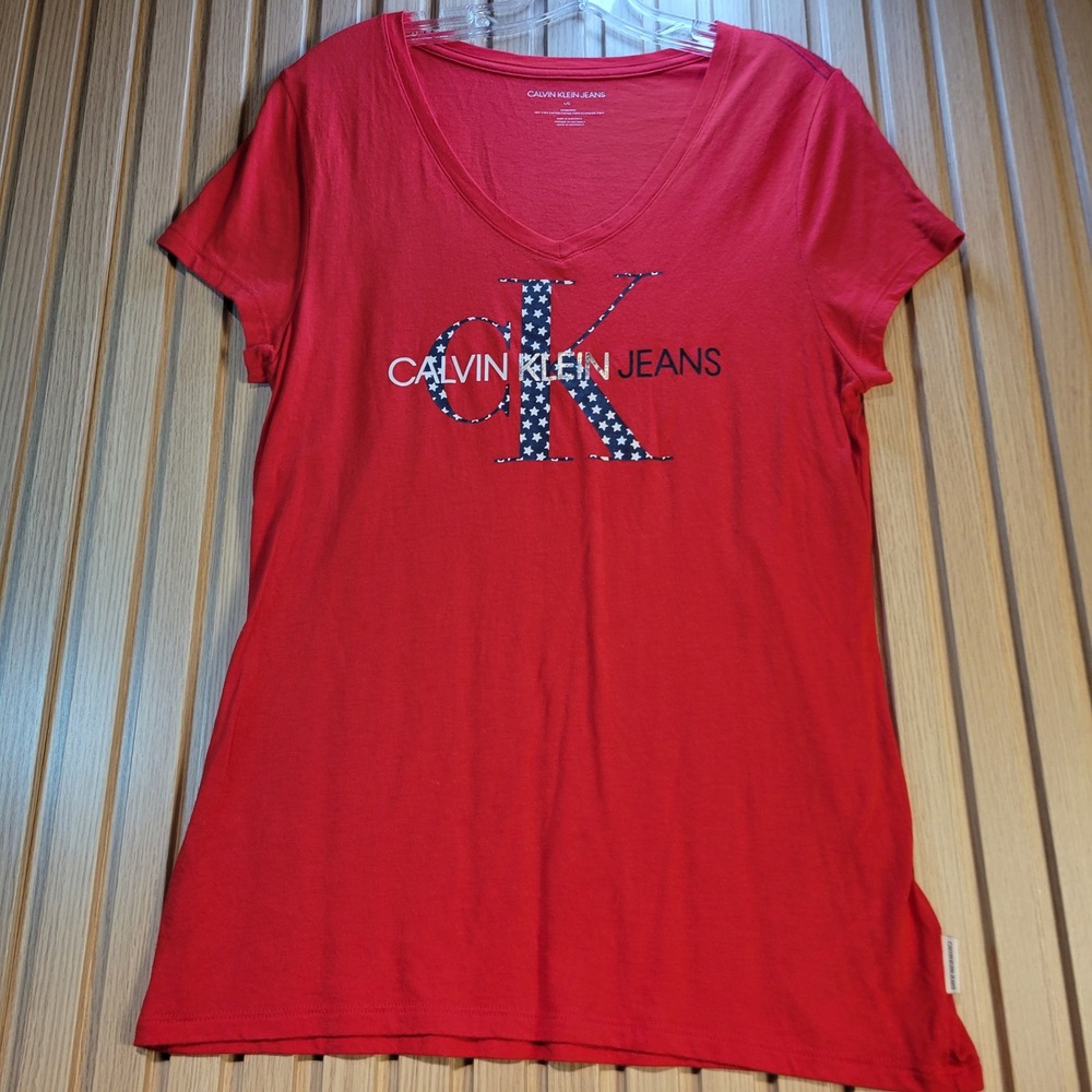 Calvin Klein Jeans Womens Red V-Neck Graphic Tee CK Logo Stars Size Large